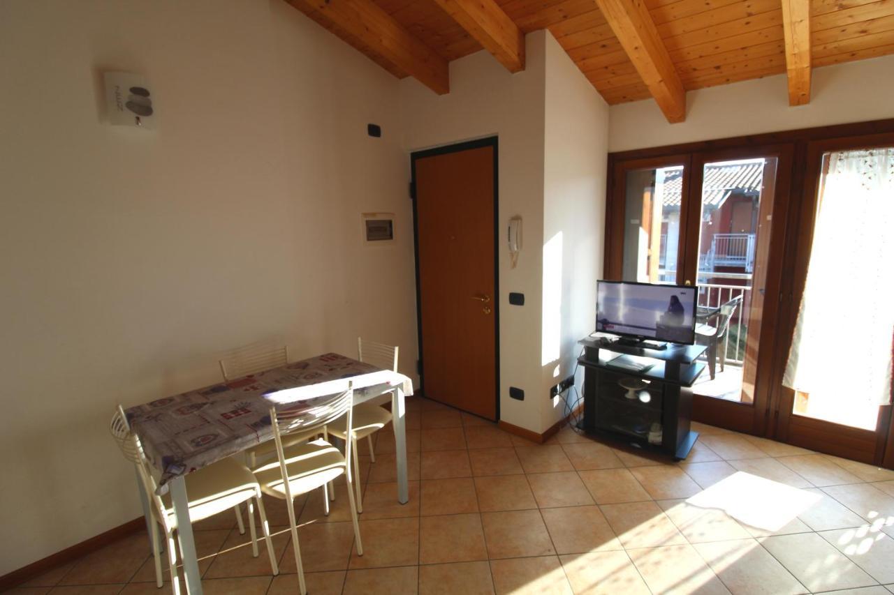 Residenza La Corte Apartment Castelnuovo del Garda Luaran gambar